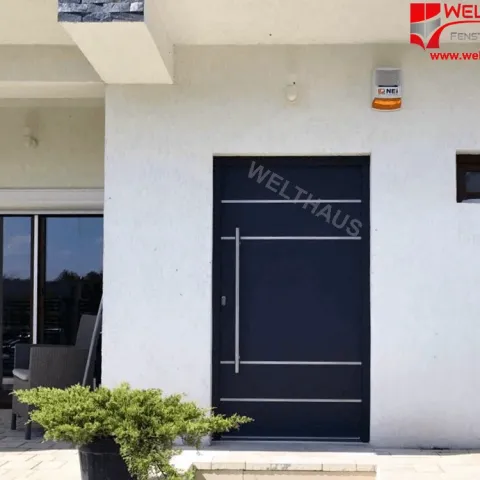 LA12 · WeltHaus
